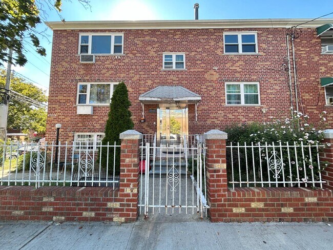 Building Photo - 3201 Seymour Ave