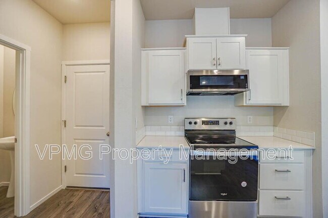 Building Photo - 2620 NE 117th Pl