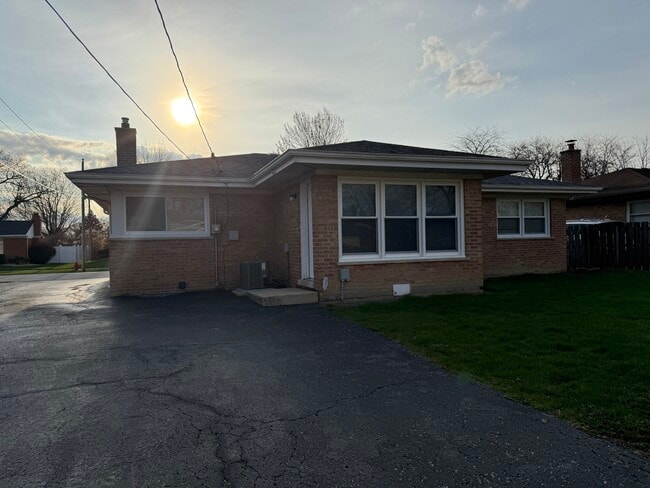 Building Photo - 16856 School St