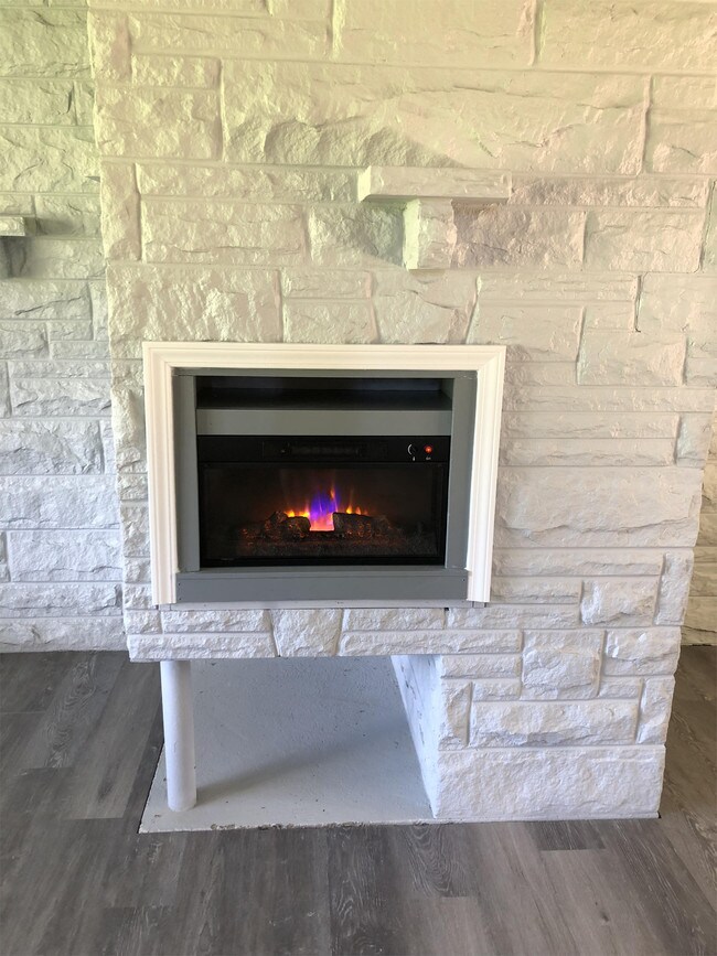 Building Photo - 675 N Overlook Dr