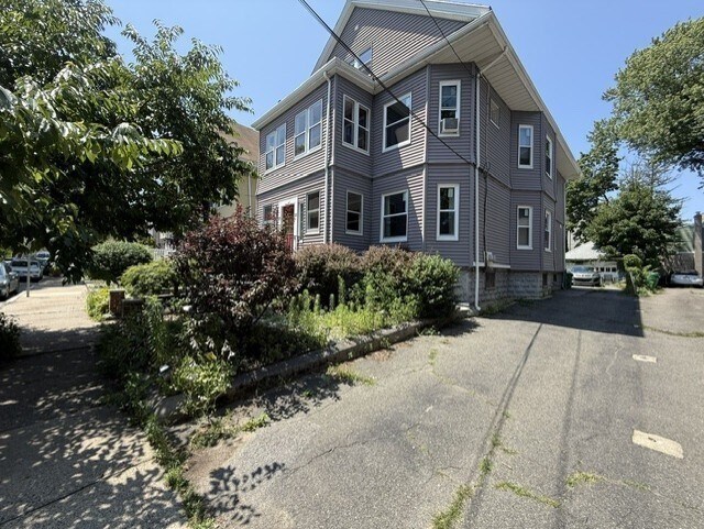 Building Photo - 59 Marion St