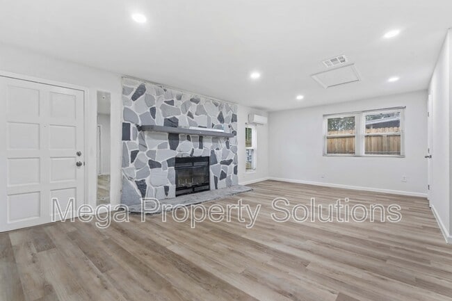 Building Photo - 15208 Omaha St