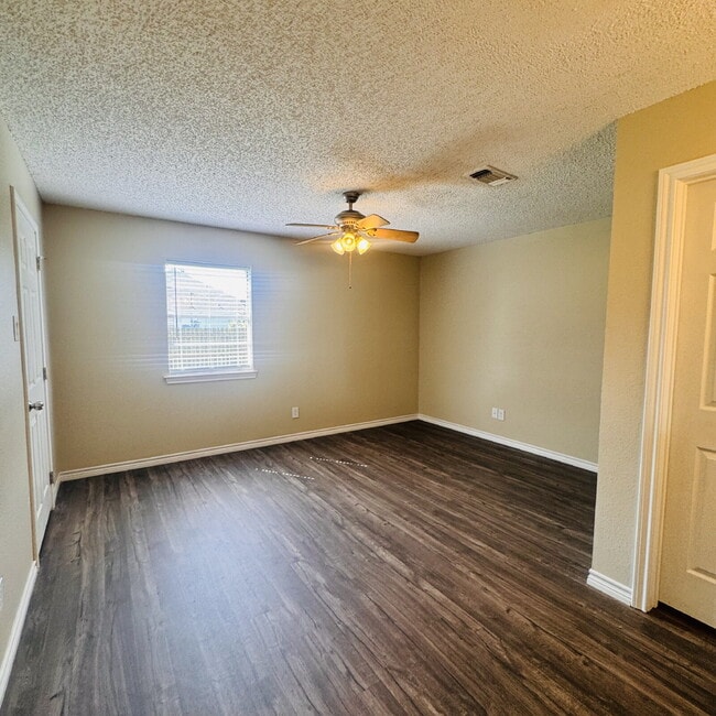 Building Photo - Welcome home to your new oasis at Camden Condominium in Groves, TX!