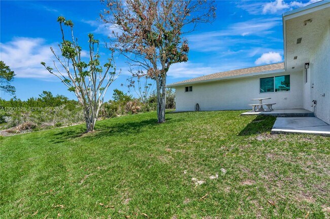 Building Photo - 9125 SE Karin St