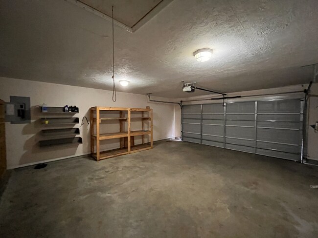 Building Photo - 133 N Ridge Dr