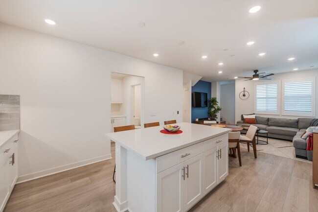 Building Photo - Newer townhome rental located in the gated One Seven Eight community!