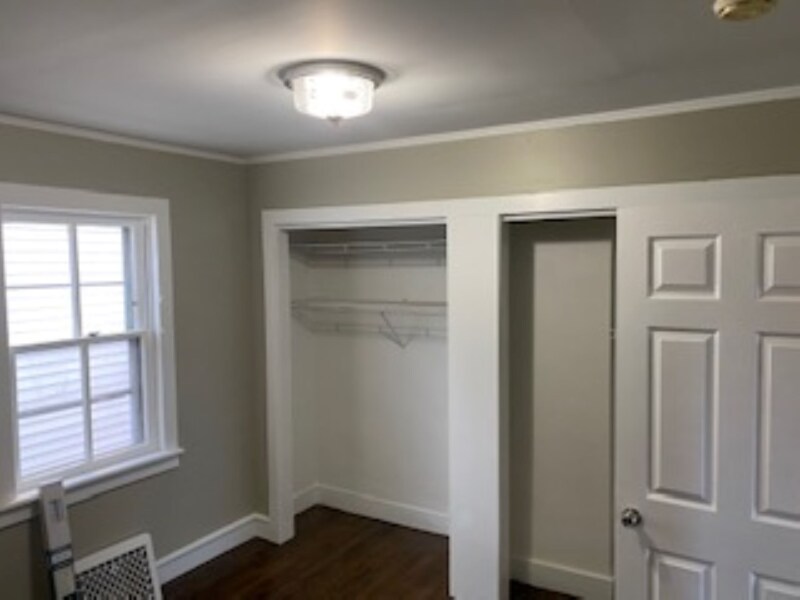 Building Photo - 310 W Scott St