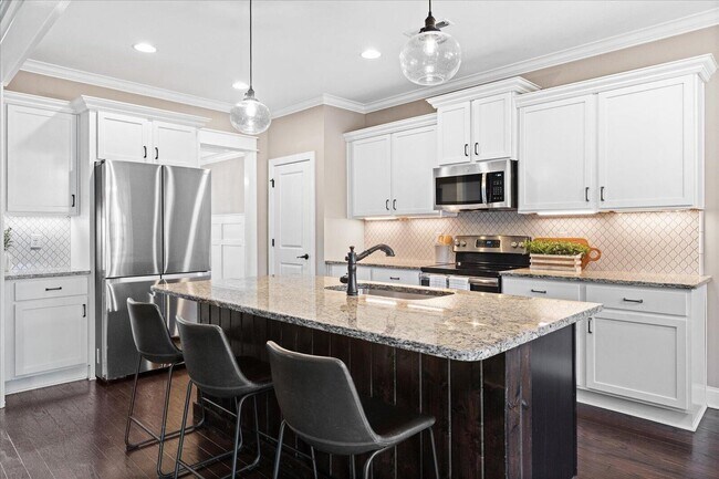 Building Photo - 7458 White Pine Dr