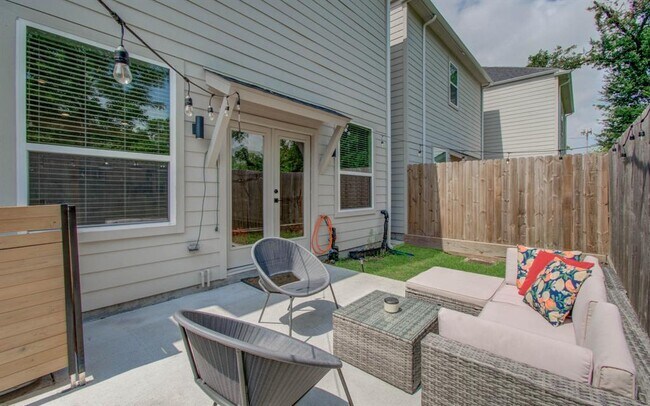 Building Photo - 970 Highland Sound Ln