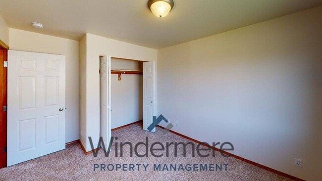 Building Photo - 2106 S Quillan St