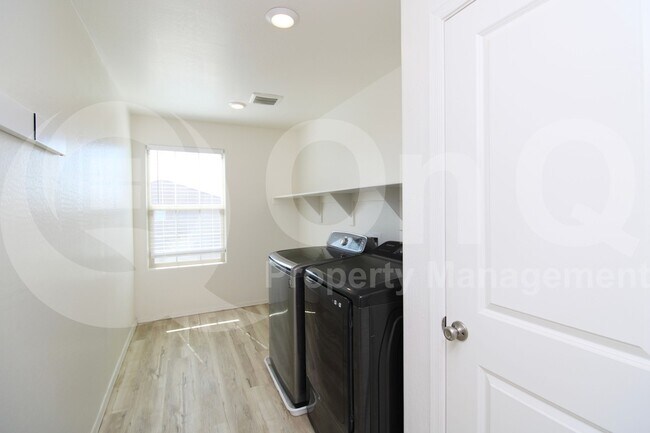 Building Photo - 7549 N 125th Dr