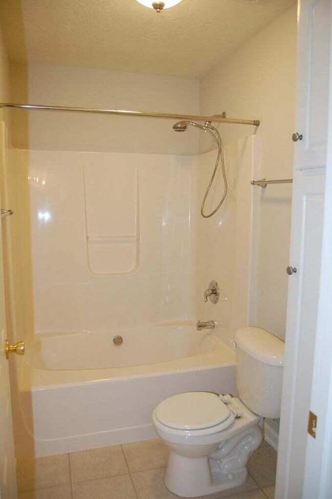 Building Photo - 173 Kendallwood Ct