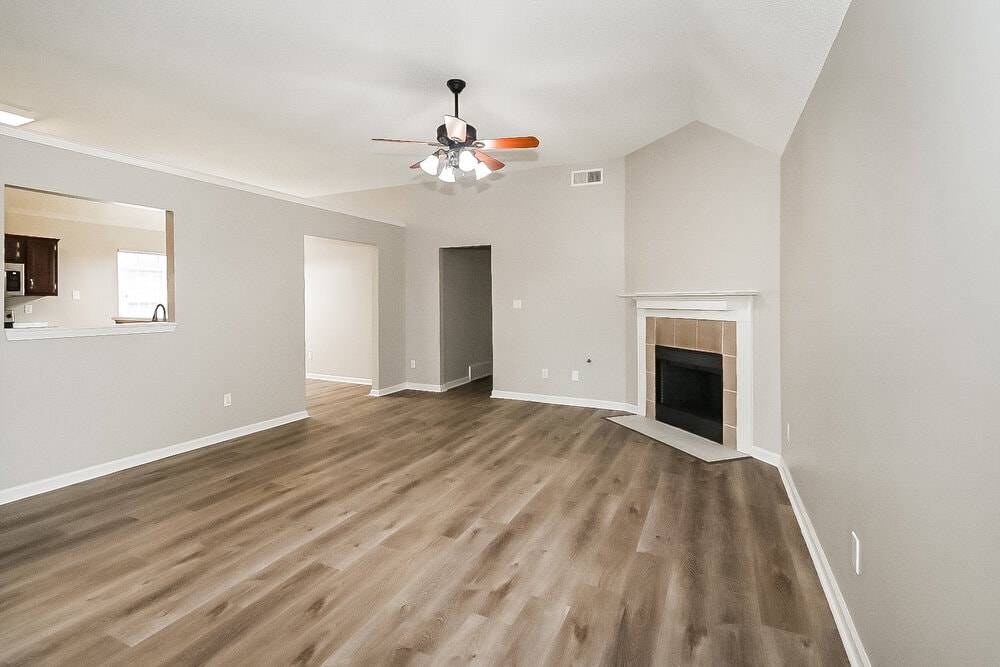 Building Photo - 5570 Alexandria Ln