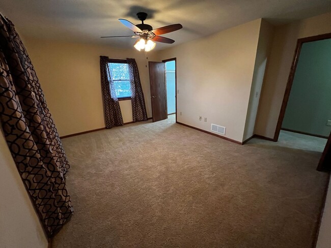 Building Photo - East Council Bluffs, 3 Bedroom 3 Bathroom ...