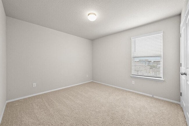 Building Photo - 215 Desperado Dr