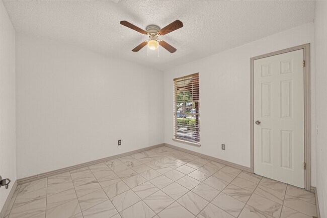 Building Photo - 5206 Olana Dr