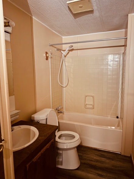 Building Photo - 5006 Lance Loop