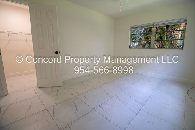 Building Photo - Holiday Special-Updated 2 BR- Open Layout- Island Kitchen-Pool- Central AC