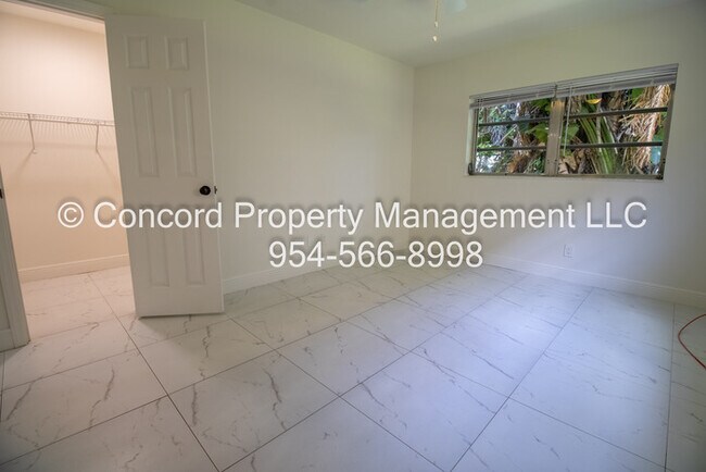 Building Photo - Updated 2 BR- Open Layout- Island Kitchen-Pool- Central AC