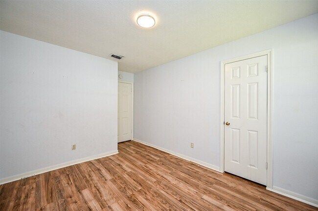 Building Photo - 14431 Royal Hill Dr