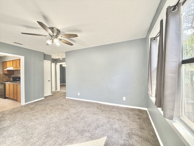 Building Photo - 1828 20th Ave S