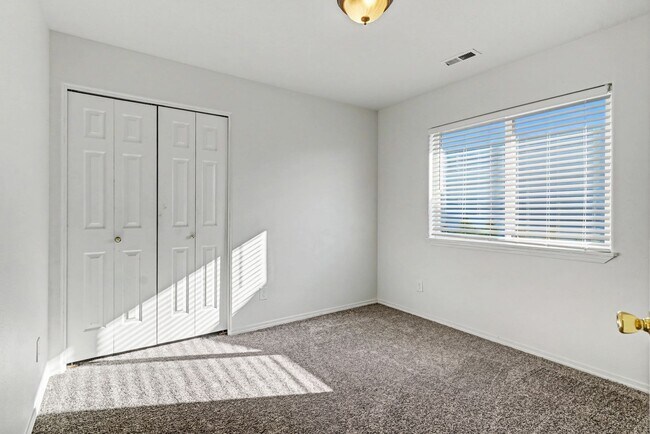 Building Photo - Two-Story 3 bed, 2.5 bath Home in East Salem with Large Bonus Room!