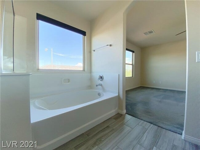 Building Photo - Modern Designed Home in a Cul-De-Sac within a Gated Southwest Community