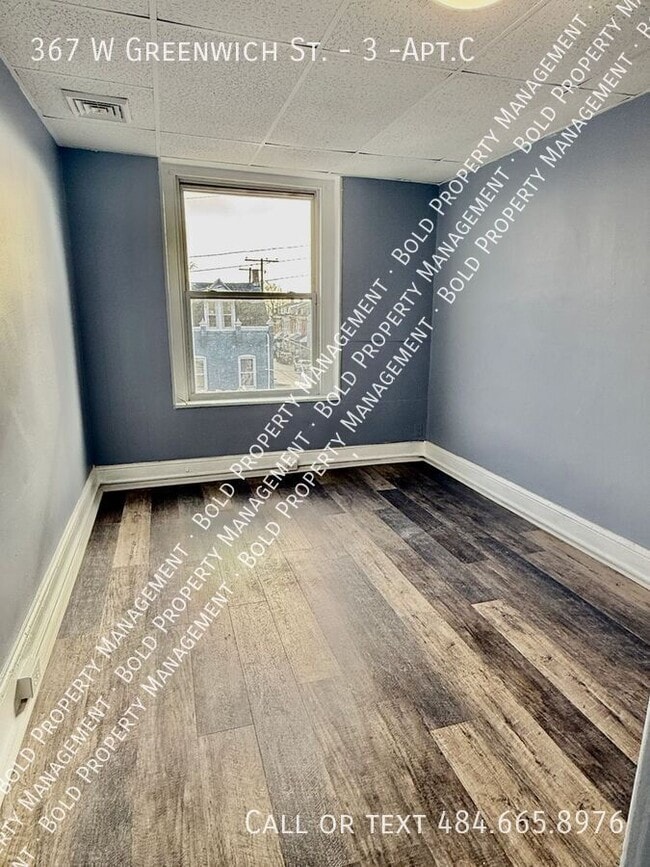 Building Photo - 367 W Greenwich St