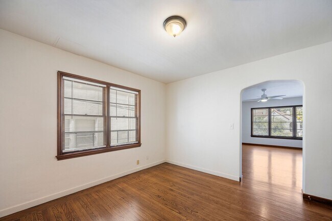 Building Photo - North Berkeley 2 Bedroom Rare Finds!