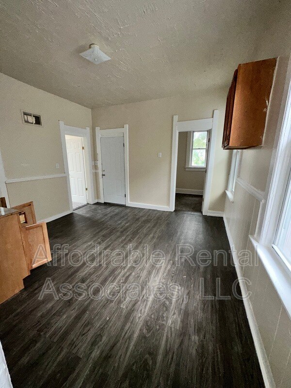 Building Photo - 1428 S 11th St