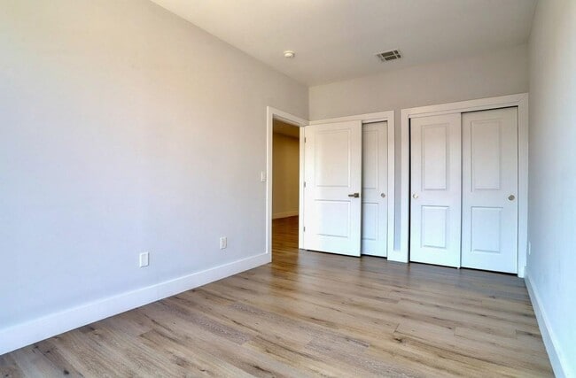 Building Photo - 502 Broadway