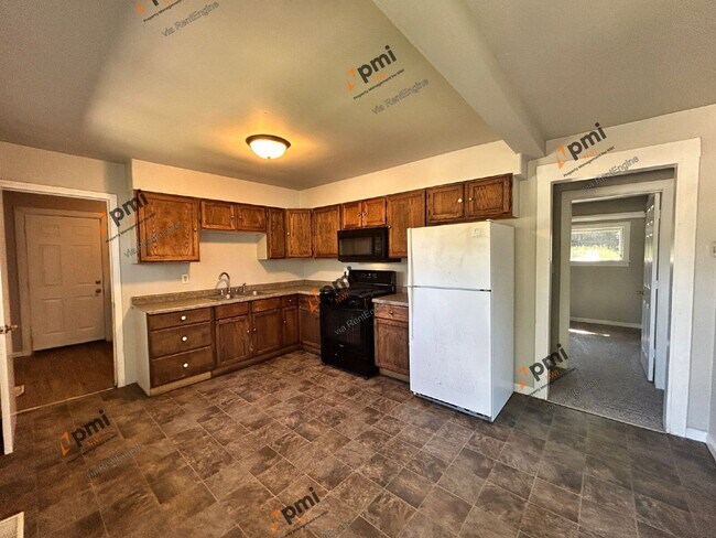 Building Photo - 1811 E 28th Ave