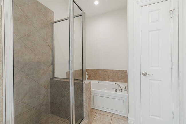 Building Photo - 3325 New Garden View Ln