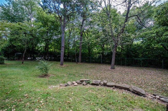 Building Photo - 325 S Washington Ave