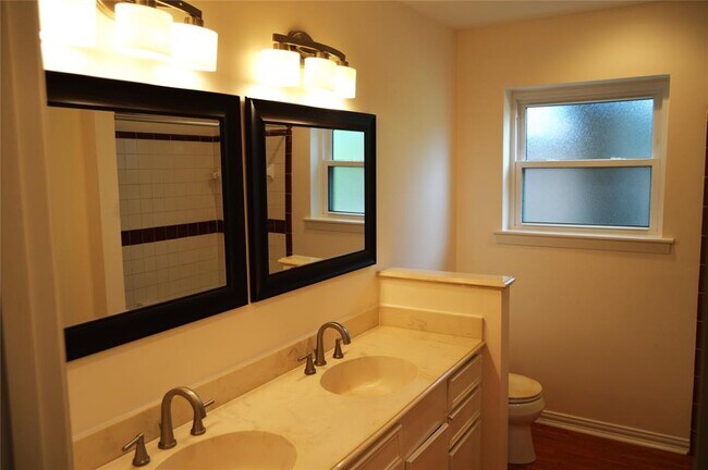 Building Photo - 3114 Greenridge Dr