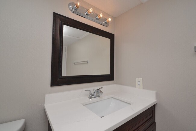 Building Photo - 1/1 Condo in Altamonte Springs ~ Gated Lakefront Community ~ LVP Flooring & Updated Kitchen/Bath!