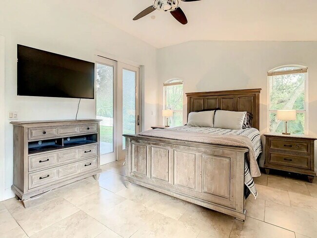 Building Photo - "Spacious 4-Bedroom Haven with 2 Full Baths in Brandon, FL – Your Dream Home Awaits!"
