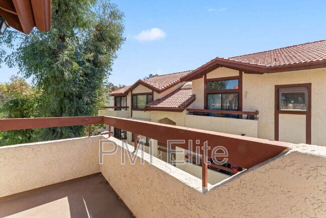 Building Photo - 18182 W Sundowner Way