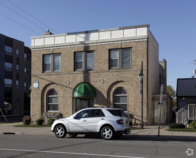 Building Photo - 229 5th Ave S