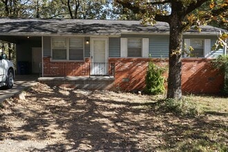 Building Photo - 77 Somerset Dr