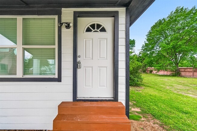 Building Photo - 6615 W Montgomery Rd