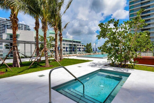 Building Photo - 3131 NE 7th Ave