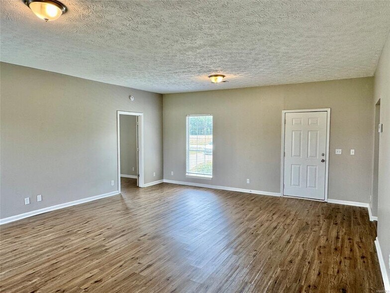 Building Photo - 1520 Hogan Rd