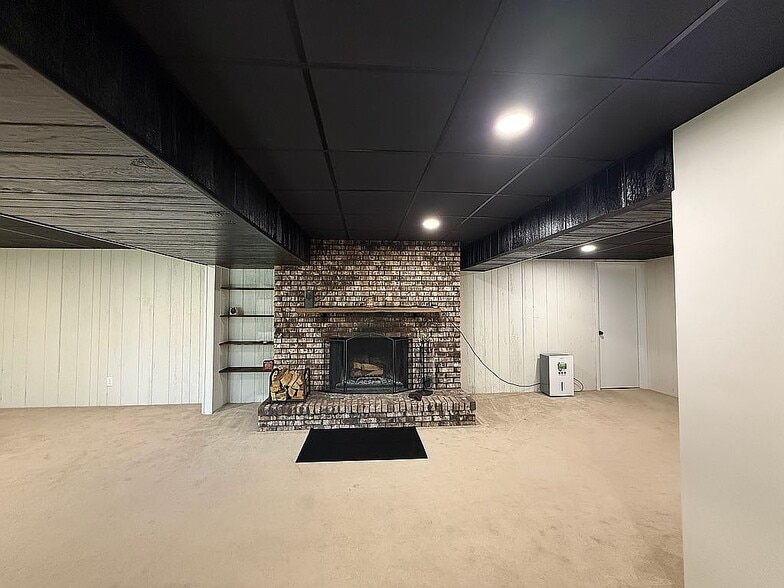 Building Photo - 5535 Chris Dr