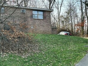 Building Photo - 455 Cedarvalley Dr