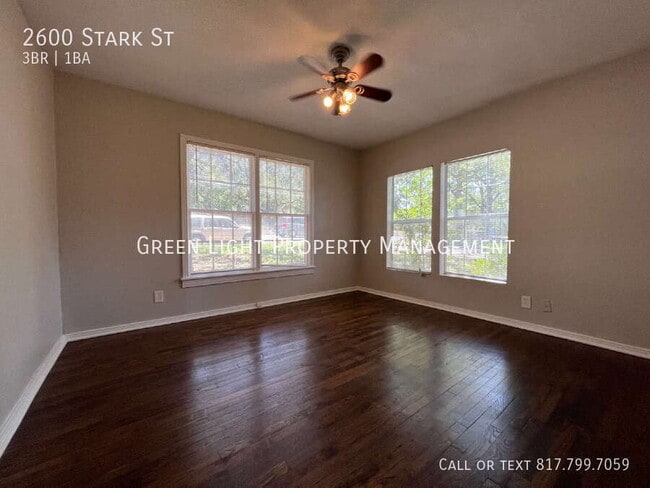 Building Photo - 2600 Stark St