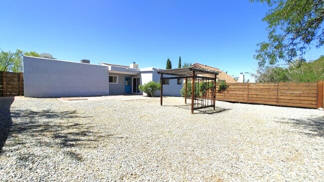 Building Photo - Complete Remodel In Highly Desirable NE Heights