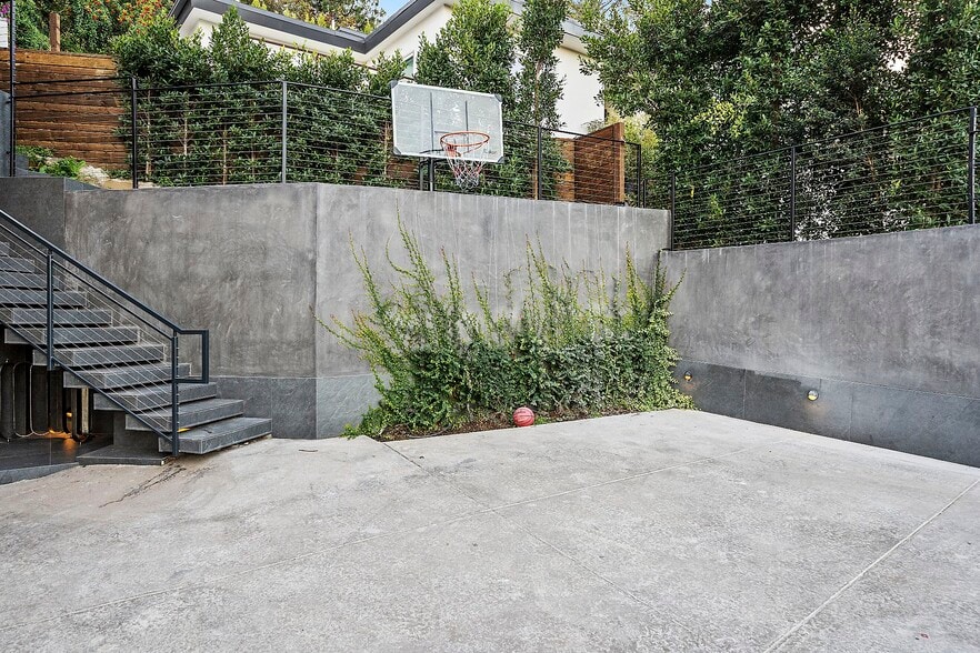 Building Photo - 3712 Broadlawn Dr