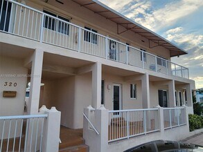 Building Photo - 320 New York St