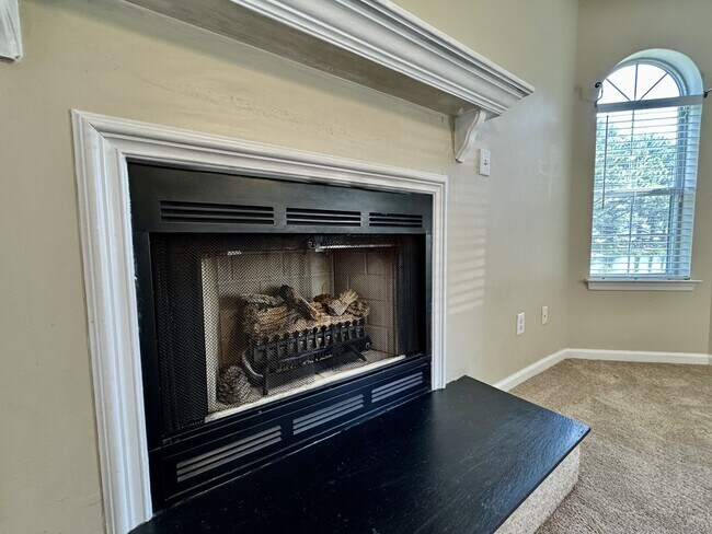 Building Photo - Available 06-15-25! End-Unit Condo w/2 Pri...